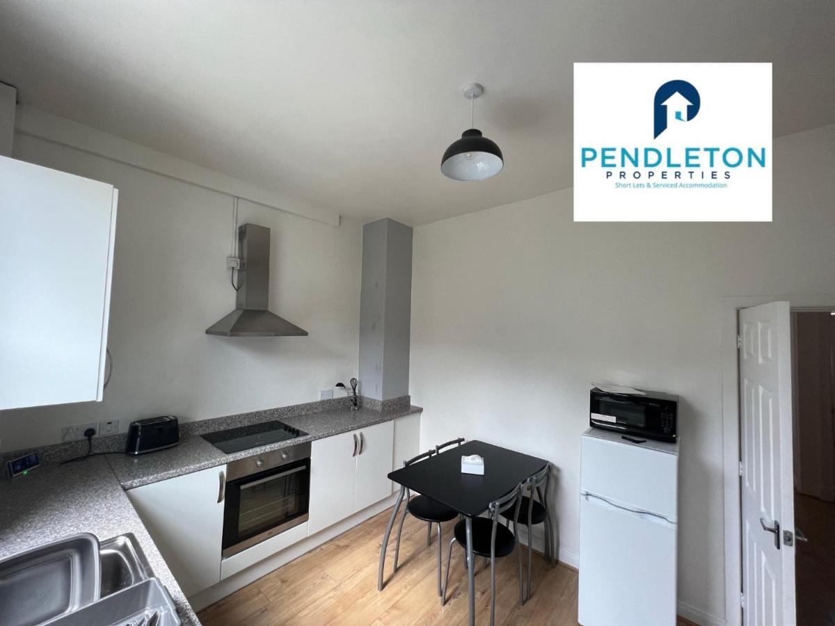 Вилла Modern 3 Bed House With Free Parking And Wi-Fi Престон Экстерьер фото